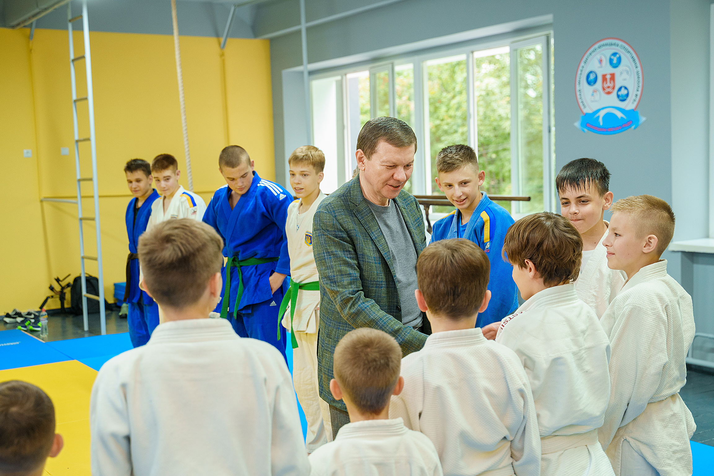 Термомодернізація, інклюзивні класи, оновлена спортивна зала та сучасна бібліотека: Сергій Моргунов відвідав ліцей №18